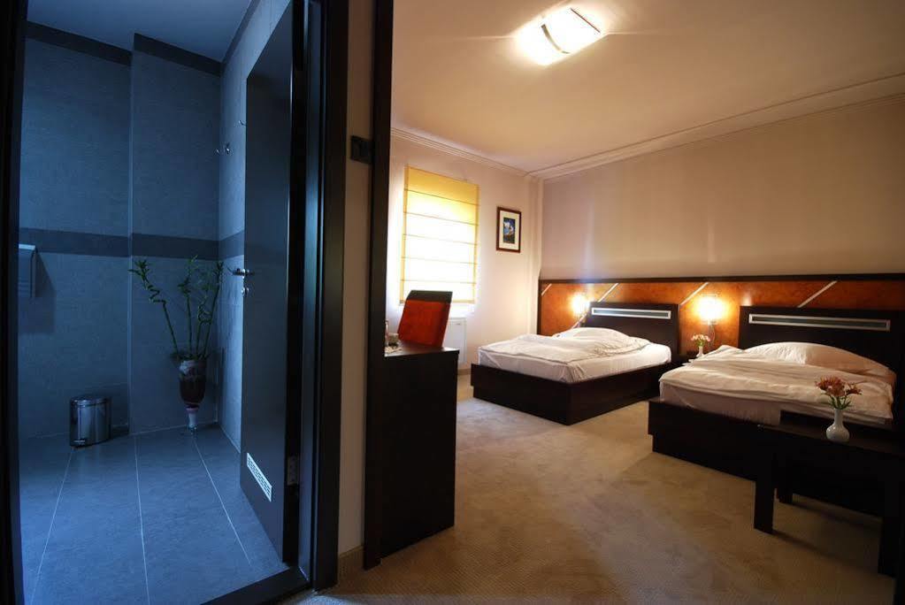 Hotel Forum Garni Subotica Exteriör bild